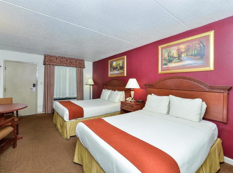 Econo Hotel 2*